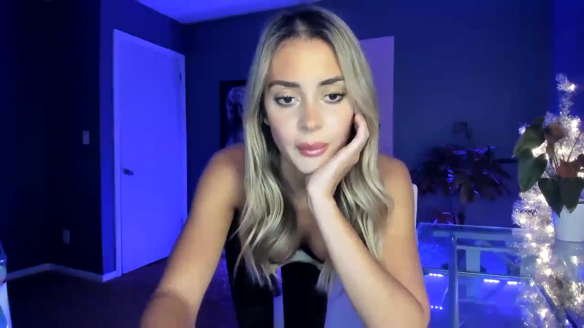 Gallery image thumbnail from SororityGirly's myfreecams stream on, 11/28/2023, 24:00 image 12 of 20