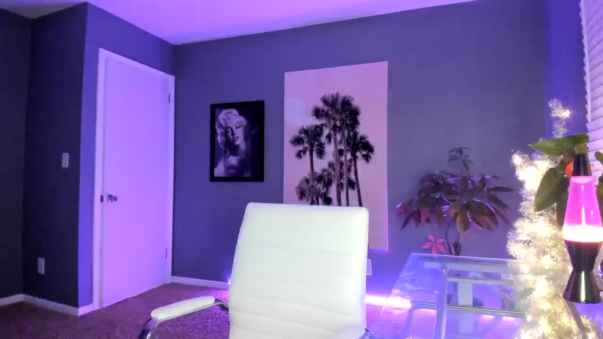 Gallery image thumbnail from SororityGirly's myfreecams stream on, 12/12/2023, 24:09 image 17 of 20