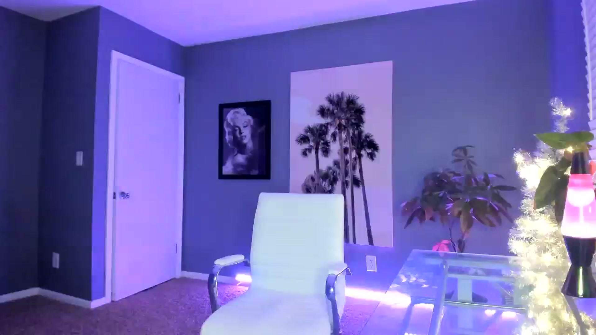 Gallery image thumbnail from SororityGirly's myfreecams stream on, 12/18/2023, 01:10 image 16 of 20