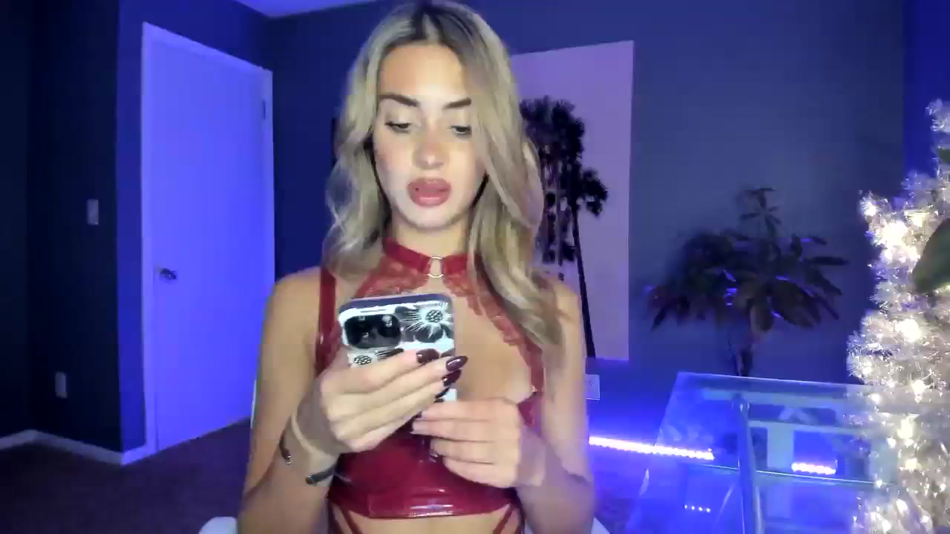Gallery image thumbnail from SororityGirly's myfreecams stream on, 12/21/2023, 04:11 image 4 of 20