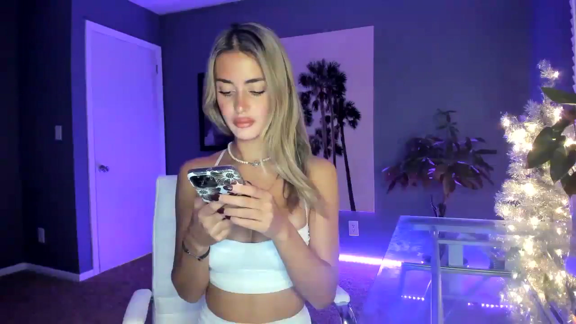 Gallery image thumbnail from SororityGirly's myfreecams stream on, 12/22/2023, 01:04 image 9 of 20