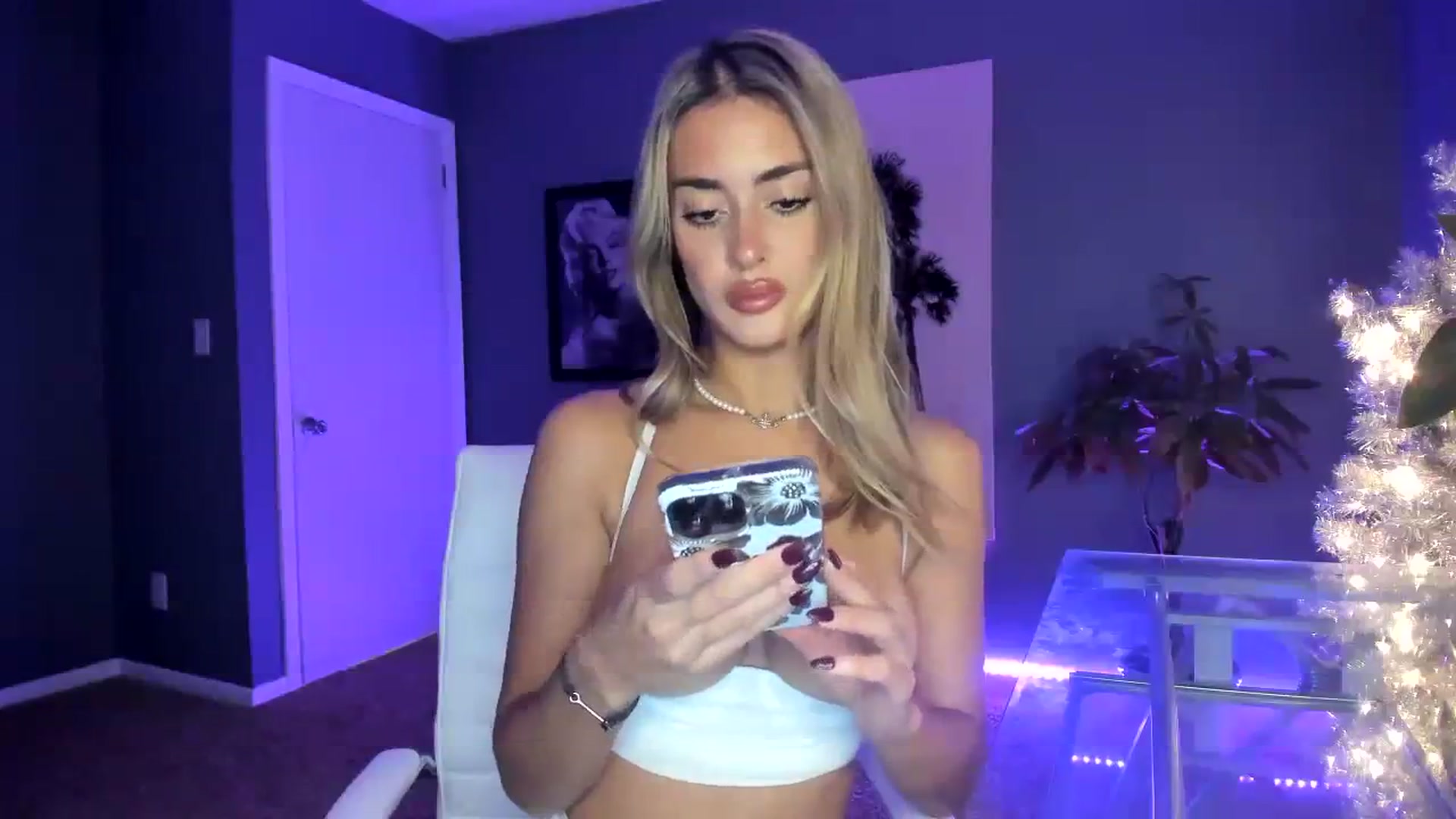 Gallery image thumbnail from SororityGirly's myfreecams stream on, 12/22/2023, 01:04 image 3 of 20