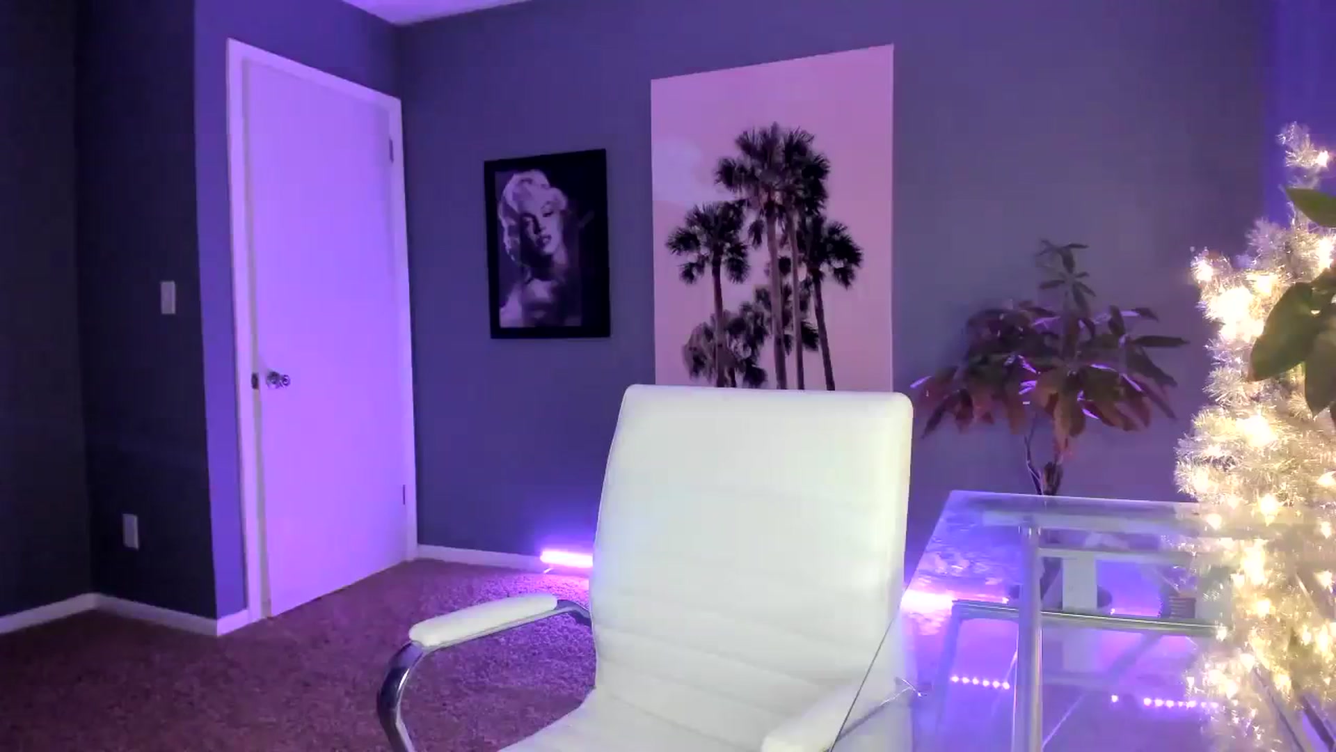 Gallery image thumbnail from SororityGirly's myfreecams stream on, 12/22/2023, 01:04 image 18 of 20
