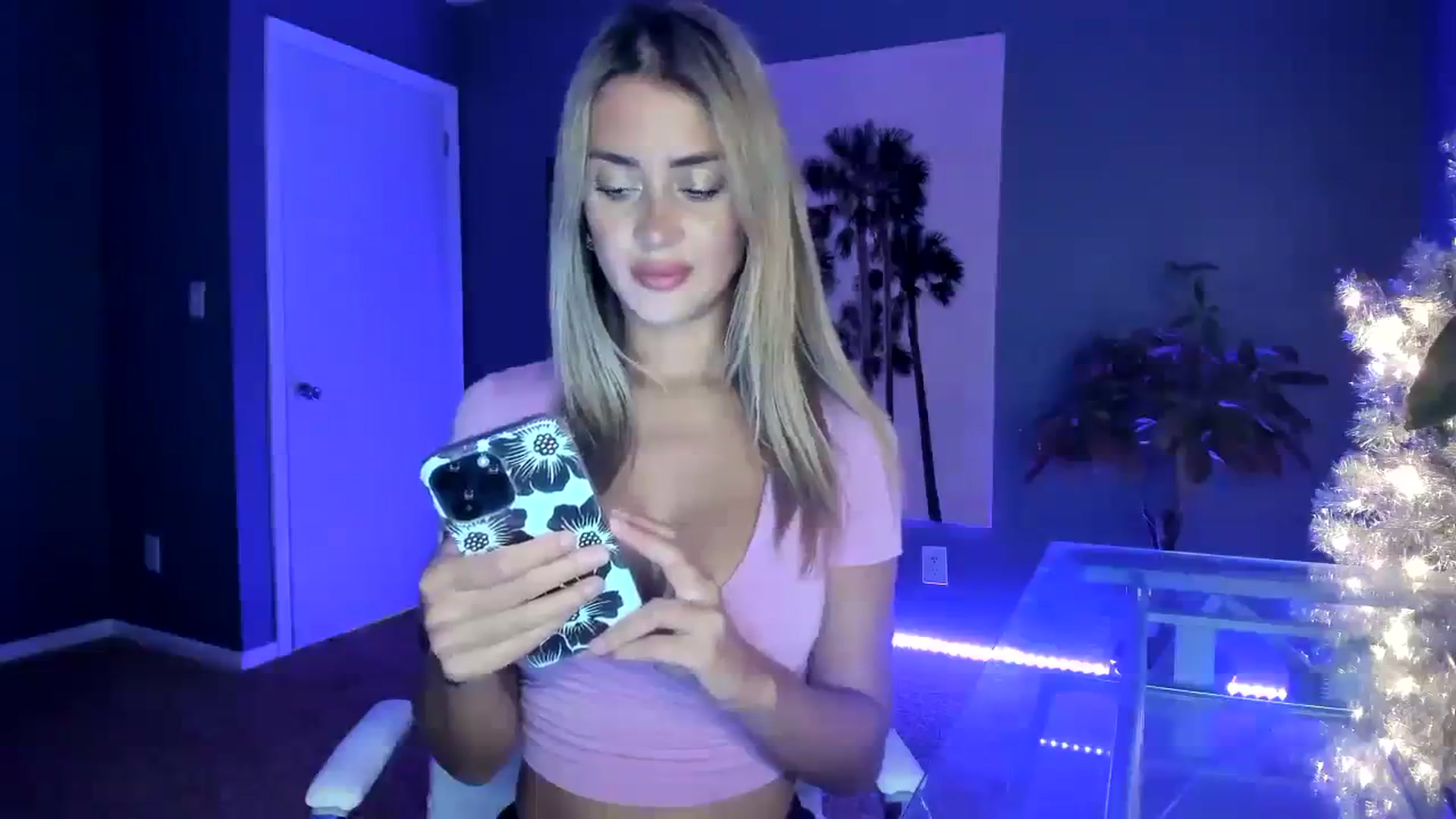 Gallery image thumbnail from SororityGirly's myfreecams stream on, 01/15/2024, 24:32 image 10 of 20