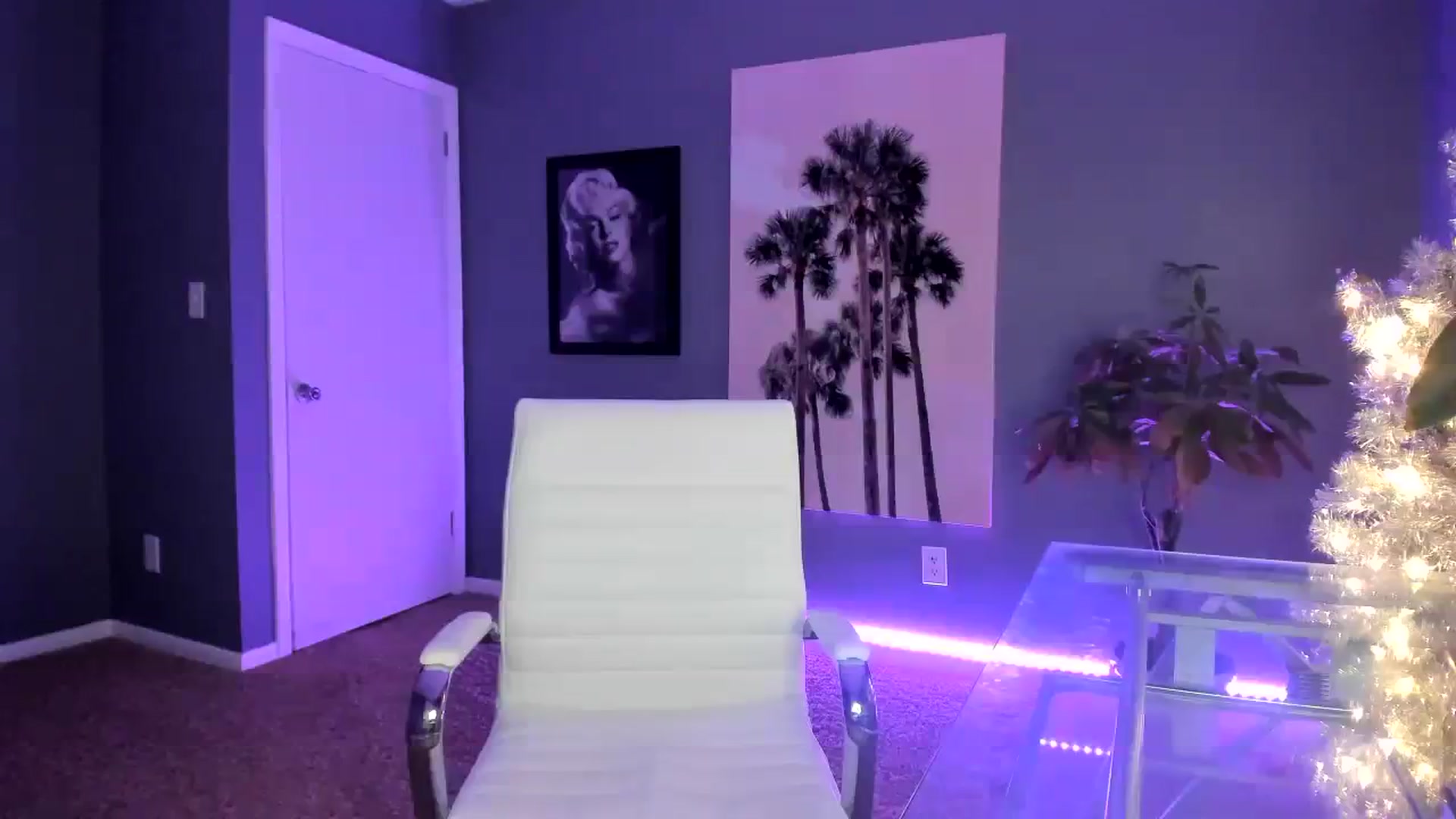 Gallery image thumbnail from SororityGirly's myfreecams stream on, 01/15/2024, 24:32 image 19 of 20