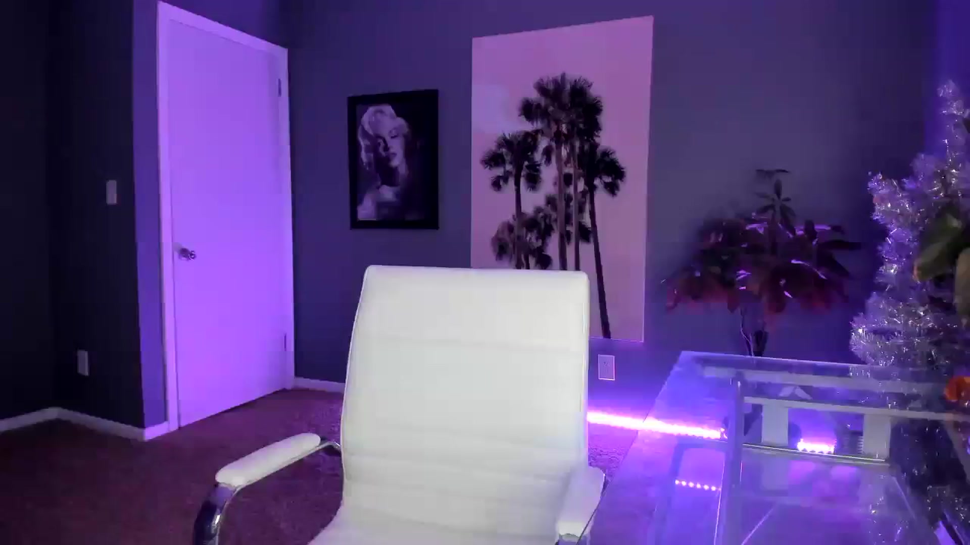 Gallery image thumbnail from SororityGirly's myfreecams stream on, 01/18/2024, 24:41 image 15 of 20
