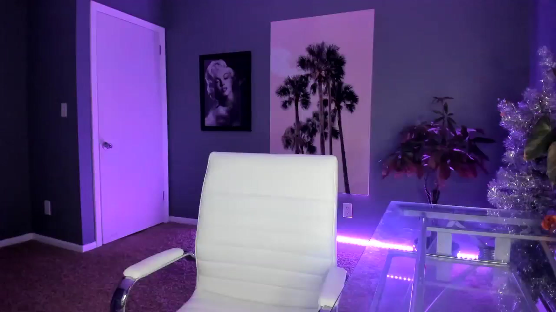 Gallery image thumbnail from SororityGirly's myfreecams stream on, 01/18/2024, 24:41 image 14 of 20