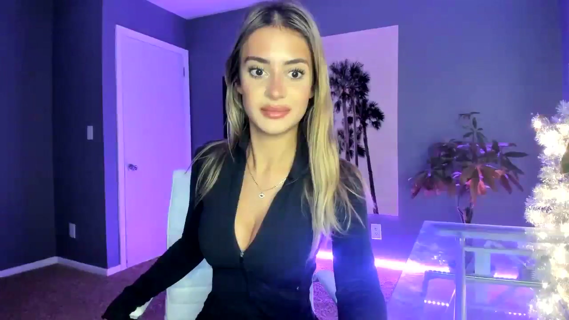 Gallery image thumbnail from SororityGirly's myfreecams stream on, 01/29/2024, 22:04 image 14 of 20