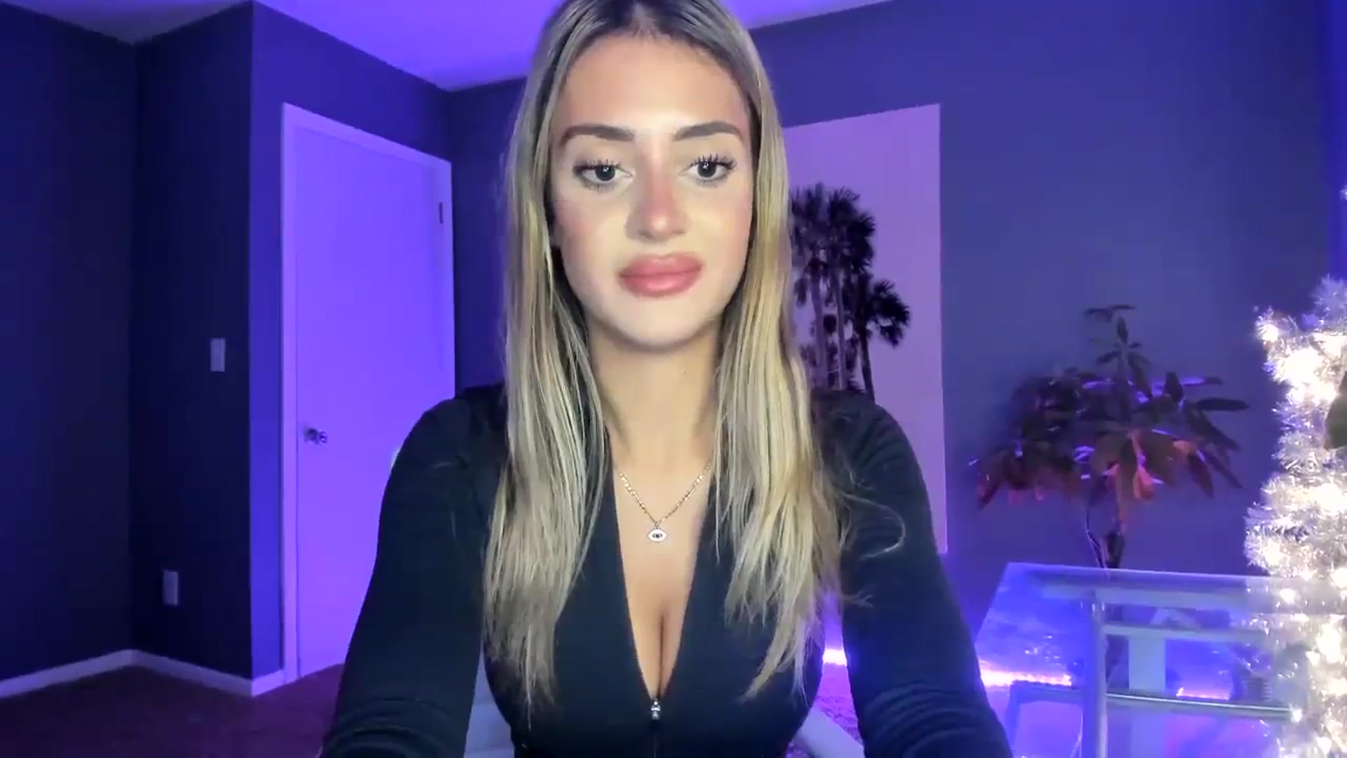 Gallery image thumbnail from SororityGirly's myfreecams stream on, 01/29/2024, 22:40 image 7 of 20