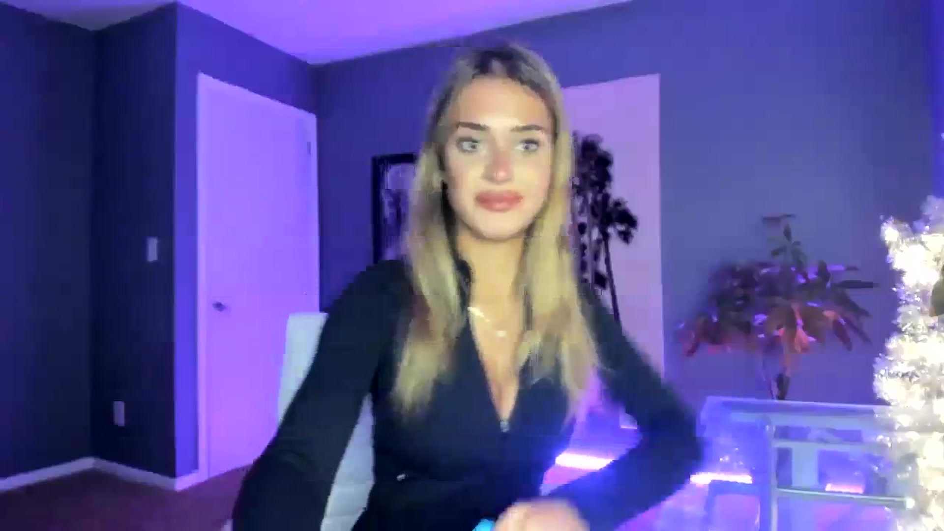 Gallery image thumbnail from SororityGirly's myfreecams stream on, 01/29/2024, 22:40 image 6 of 20