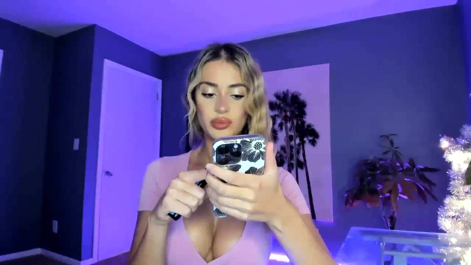 Gallery image thumbnail from SororityGirly's myfreecams stream on, 02/07/2024, 24:13 image 18 of 20