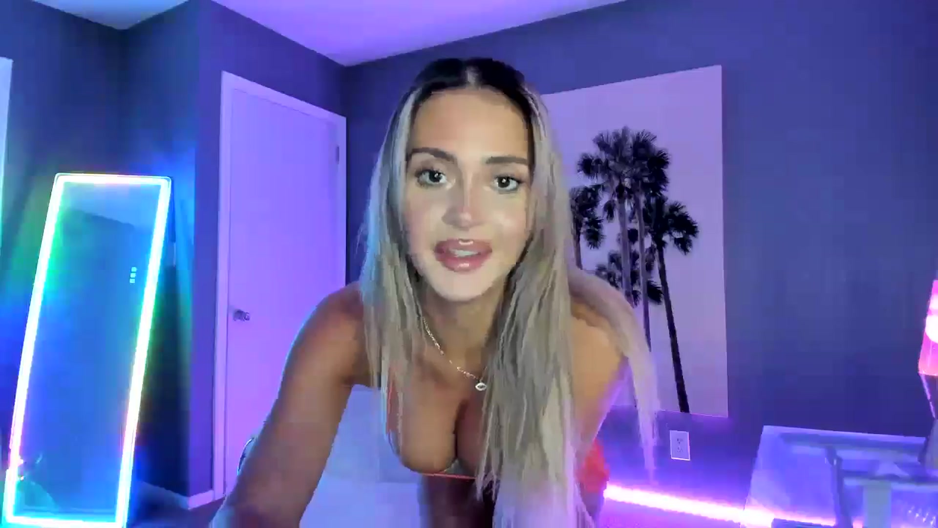 Gallery image thumbnail from SororityGirly's myfreecams stream on, 01/20/2025, 01:25 image 7 of 20