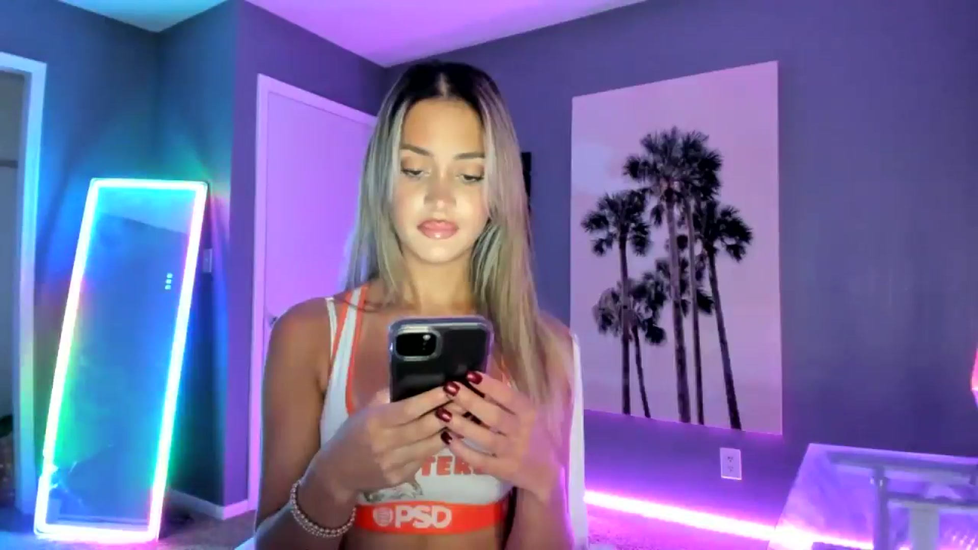 Gallery image thumbnail from SororityGirly's myfreecams stream on, 01/20/2025, 03:16 image 12 of 20
