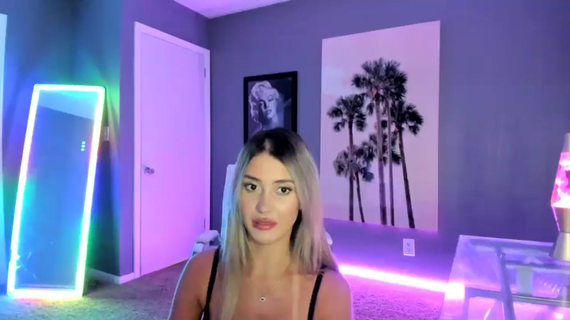 Gallery image thumbnail from SororityGirly's myfreecams stream on, 01/26/2025, 23:38 image 17 of 20