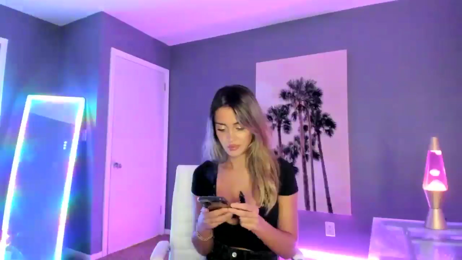 Gallery image thumbnail from SororityGirly's myfreecams stream on, 03/25/2025, 02:01 image 6 of 20