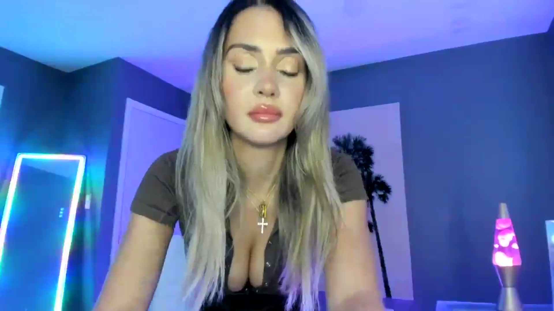 Gallery image thumbnail from SororityGirly's myfreecams stream on, 04/10/2025, 24:01 image 10 of 20