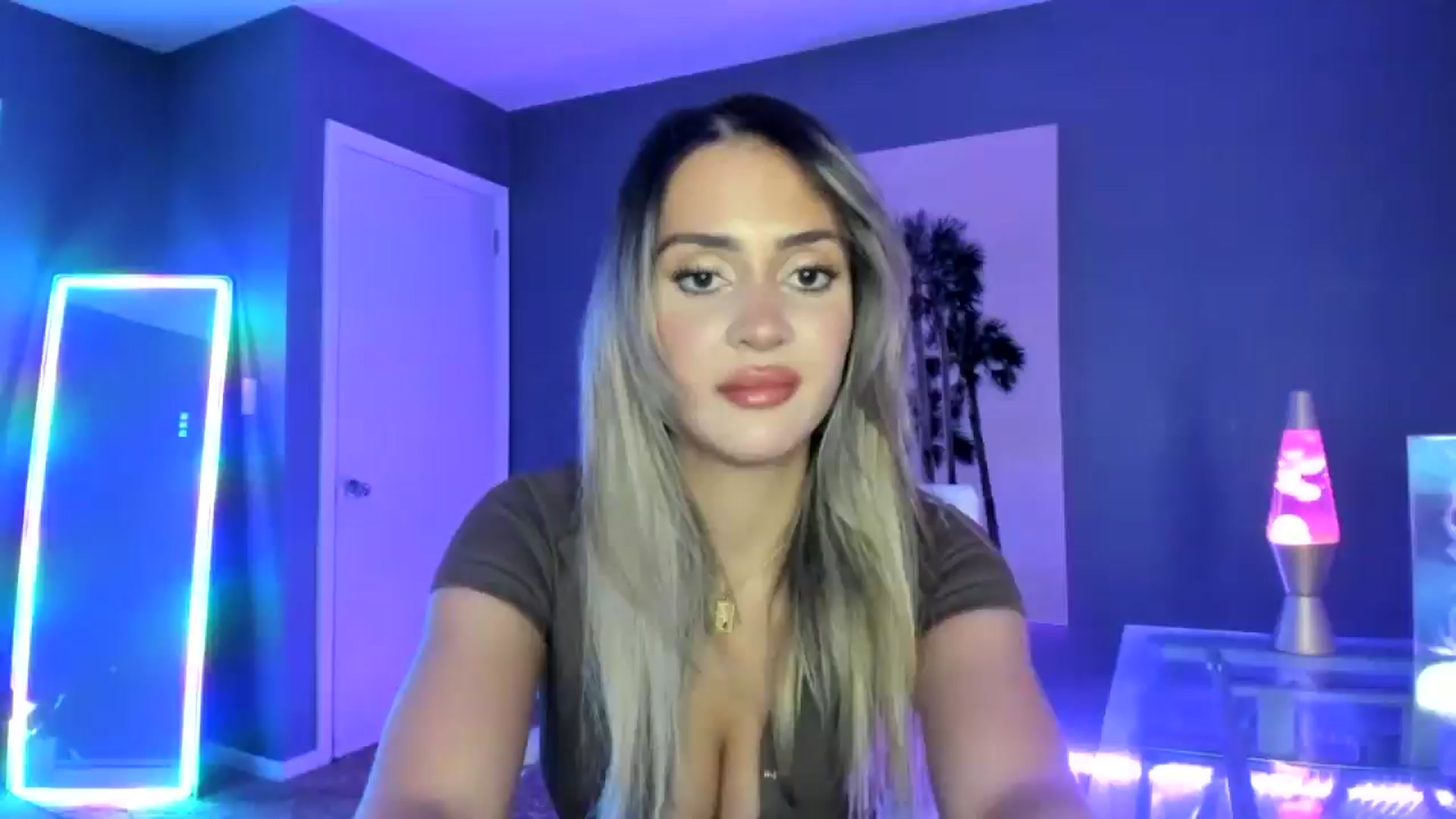 Gallery image thumbnail from SororityGirly's myfreecams stream on, 04/10/2025, 24:12 image 18 of 20