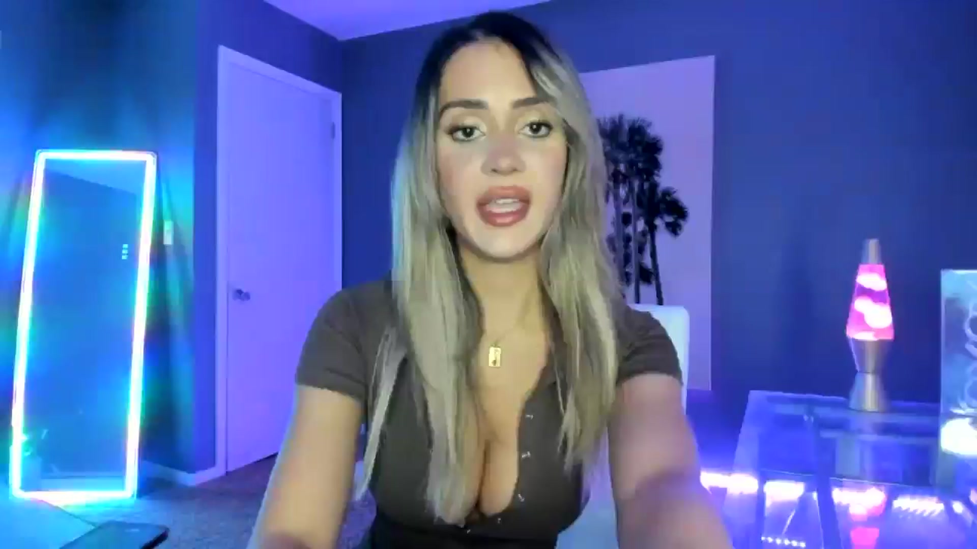Gallery image thumbnail from SororityGirly's myfreecams stream on, 04/10/2025, 24:12 image 11 of 20