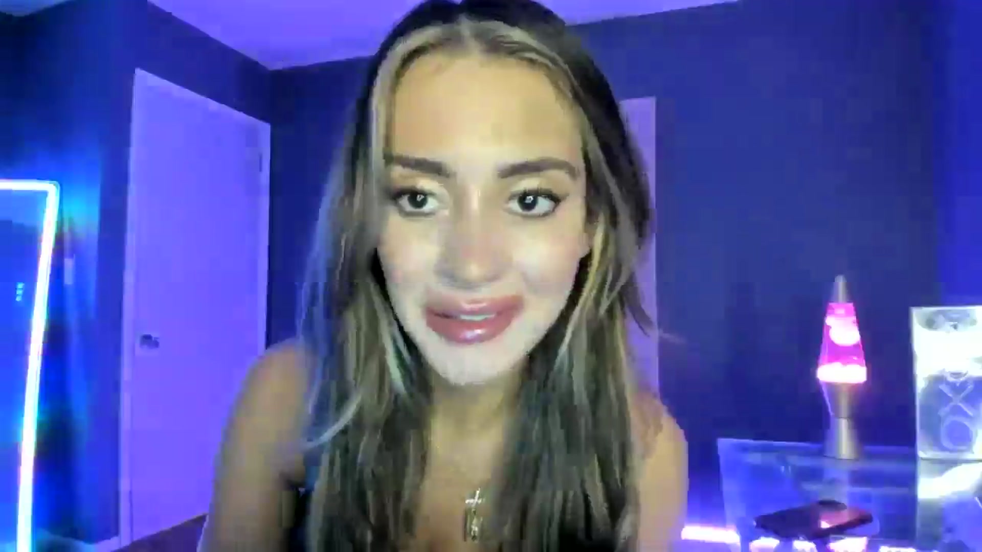 Gallery image thumbnail from SororityGirly's myfreecams stream on, 04/19/2025, 04:04 image 5 of 20