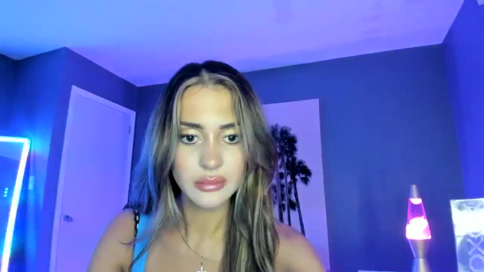 Gallery image thumbnail from SororityGirly's myfreecams stream on, 04/19/2025, 04:04 image 8 of 20
