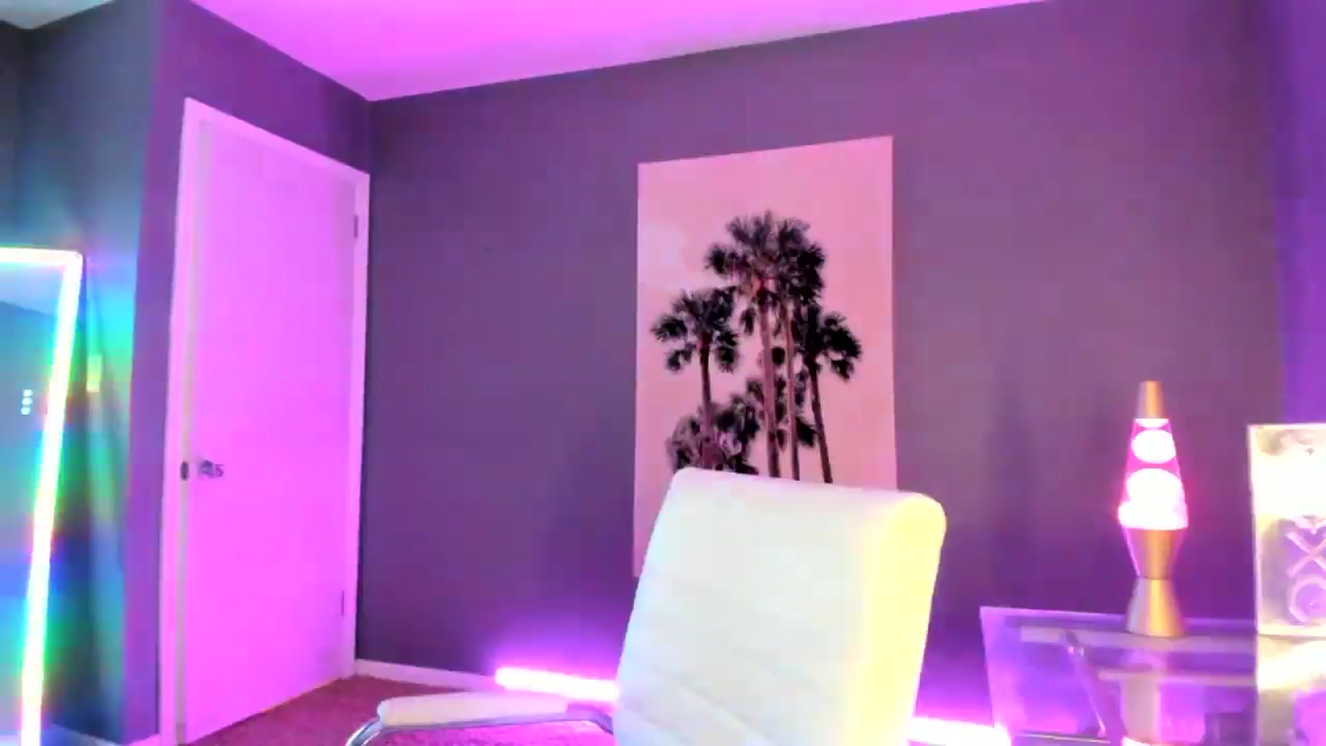 Gallery image thumbnail from SororityGirly's myfreecams stream on, 04/19/2025, 04:04 image 9 of 20