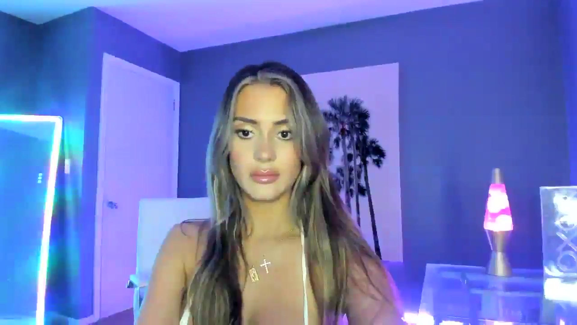 Gallery image thumbnail from SororityGirly's myfreecams stream on, 04/20/2025, 05:07 image 12 of 20