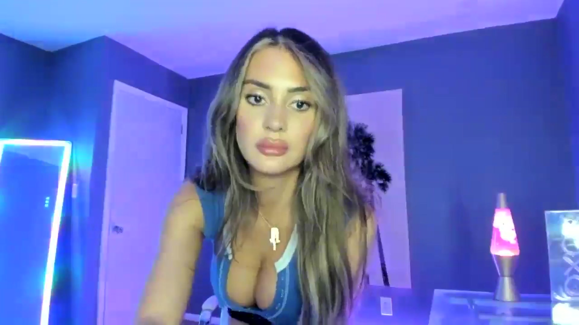 Gallery image thumbnail from SororityGirly's myfreecams stream on, 04/24/2025, 02:36 image 9 of 20
