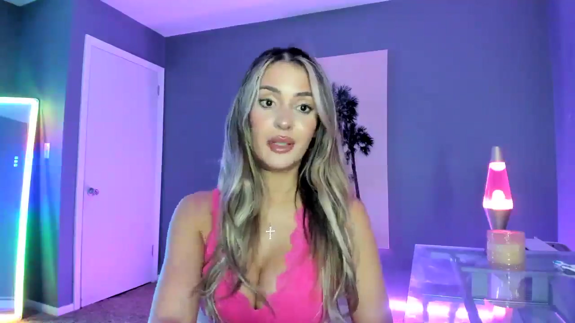 Gallery image thumbnail from SororityGirly's myfreecams stream on, 12/04/2025, 02:21 image 4 of 20