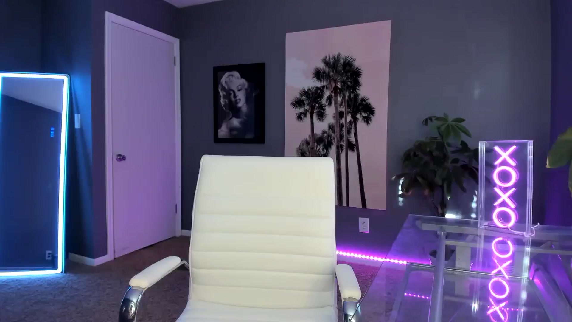 Gallery image thumbnail from Sororitygirl's myfreecams stream on, 04/16/2024, 22:50 image 4 of 20