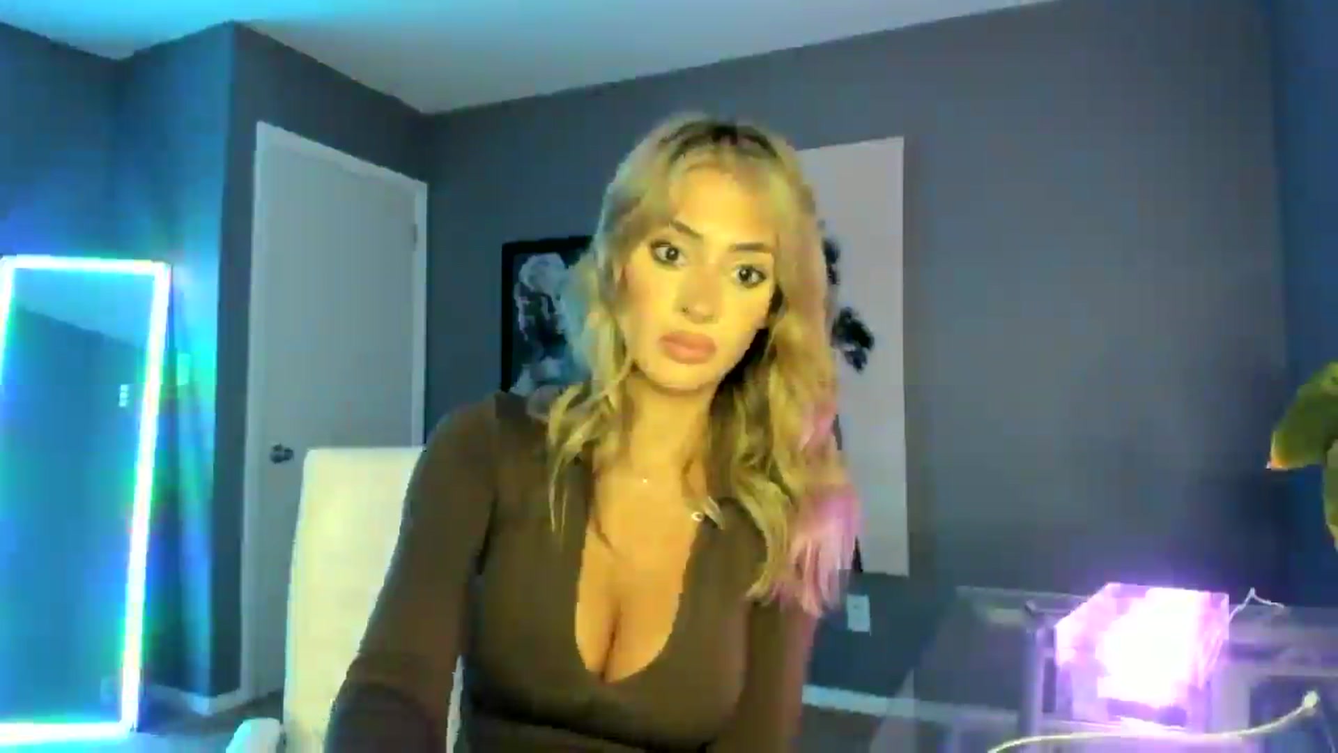 Gallery image thumbnail from Sororitygirl's myfreecams stream on, 06/02/2024, 03:16 image 13 of 20