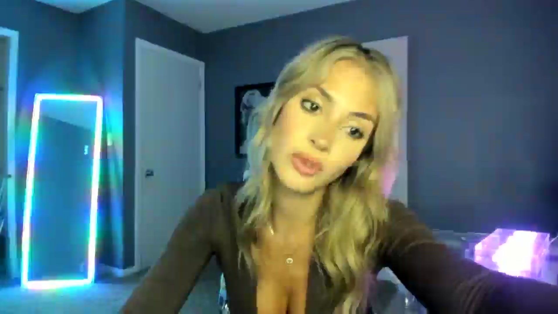 Gallery image thumbnail from Sororitygirl's myfreecams stream on, 06/02/2024, 03:16 image 7 of 20