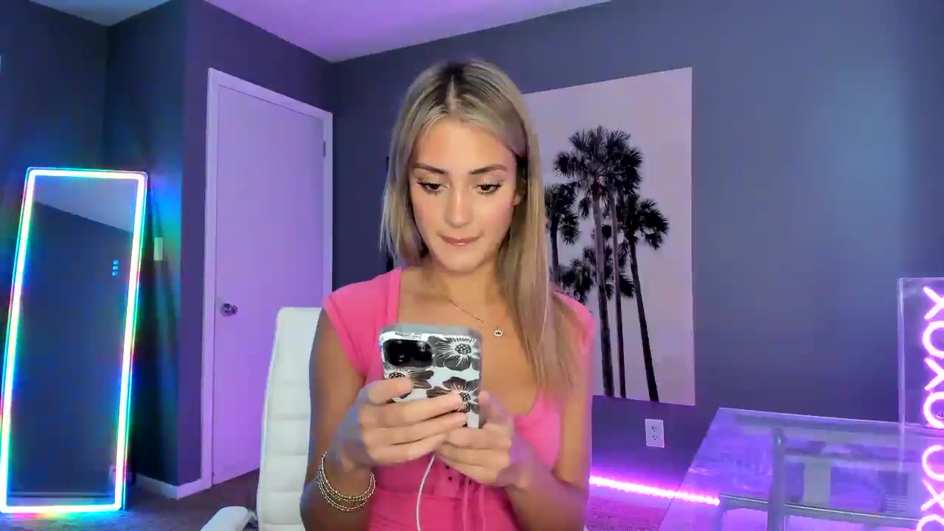 Gallery image thumbnail from Sororitygirl's myfreecams stream on, 06/14/2024, 22:57 image 3 of 20