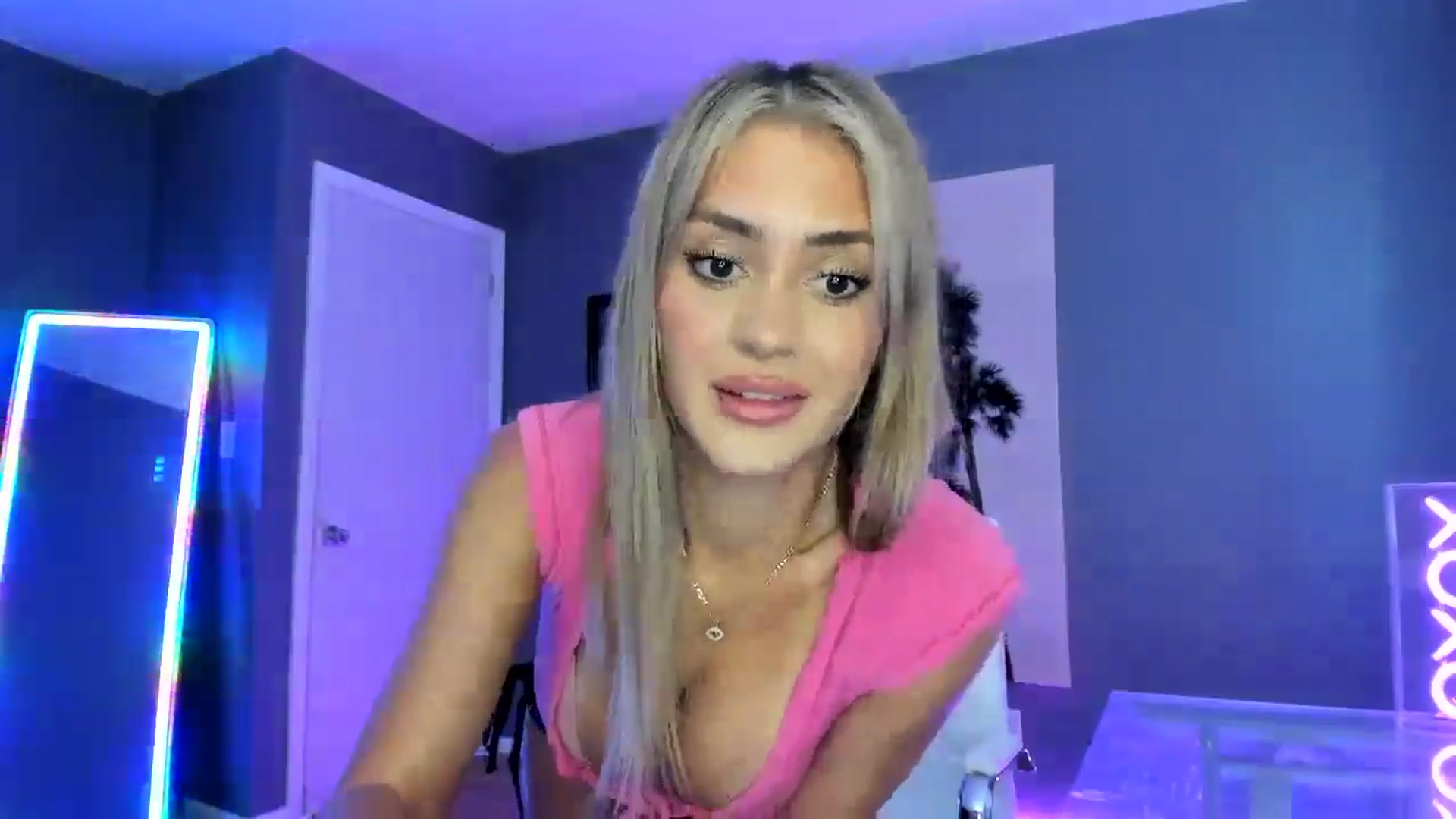 Gallery image thumbnail from Sororitygirl's myfreecams stream on, 06/14/2024, 23:55 image 4 of 20
