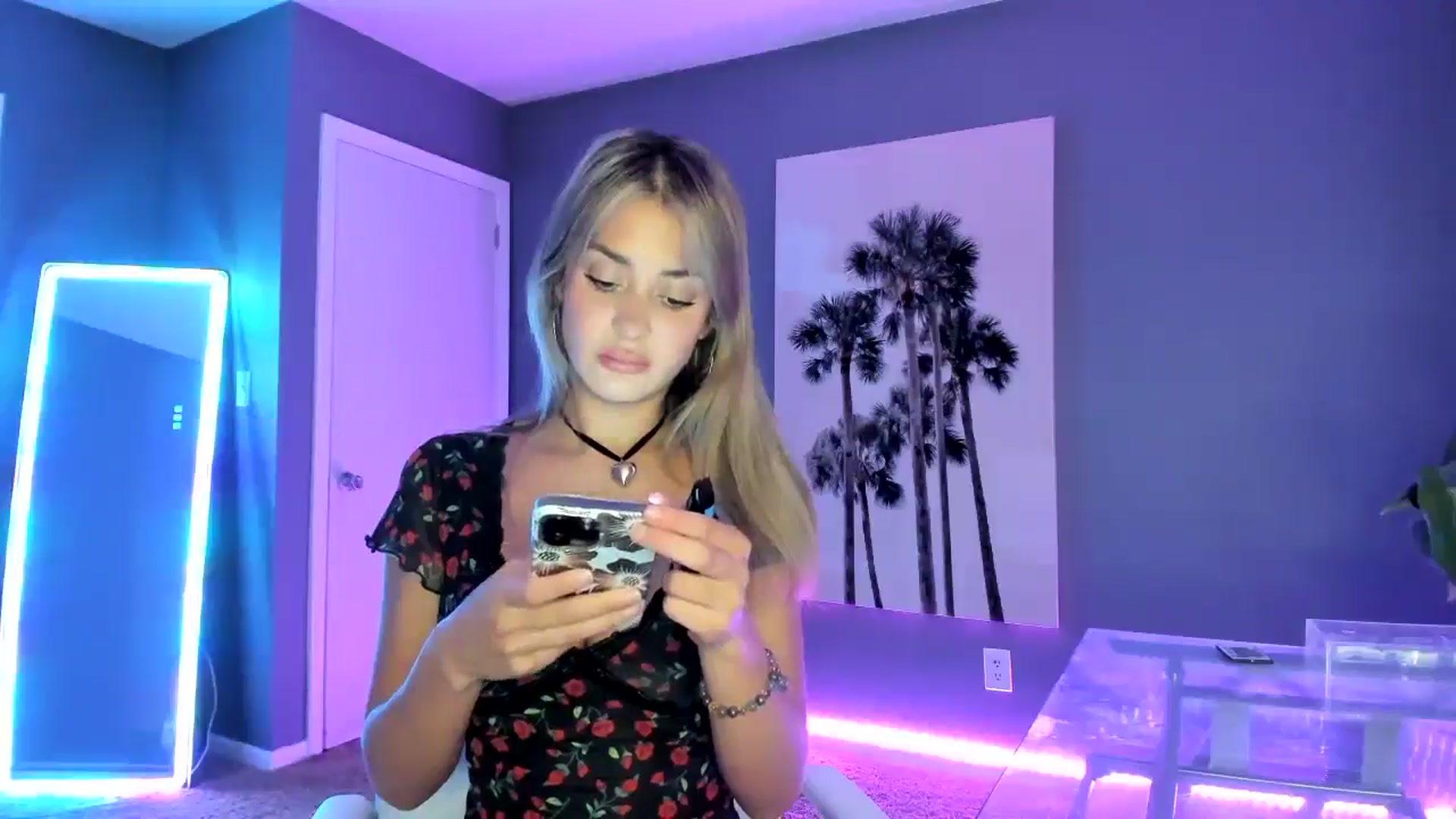 Gallery image thumbnail from Sororitygirl's myfreecams stream on, 06/21/2024, 22:51 image 16 of 20