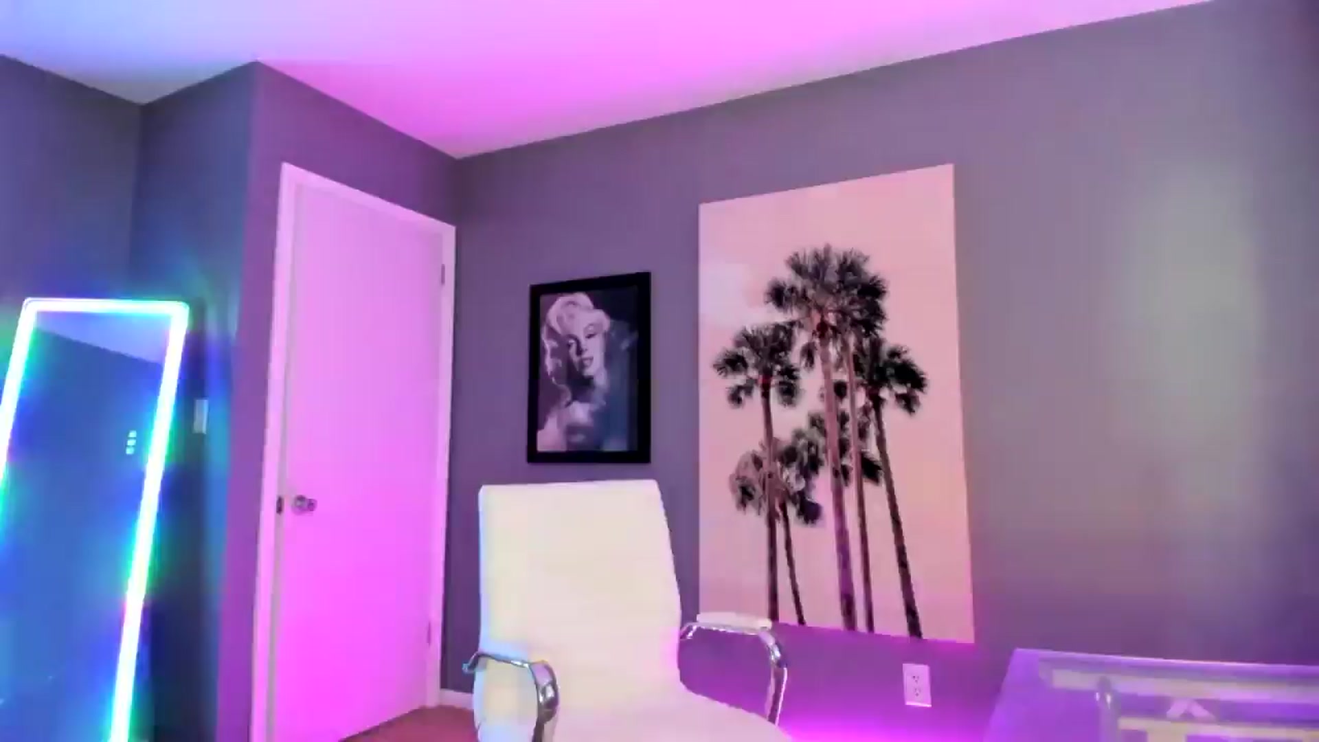 Gallery image thumbnail from Sororitygirl's myfreecams stream on, 07/17/2024, 23:01 image 18 of 20