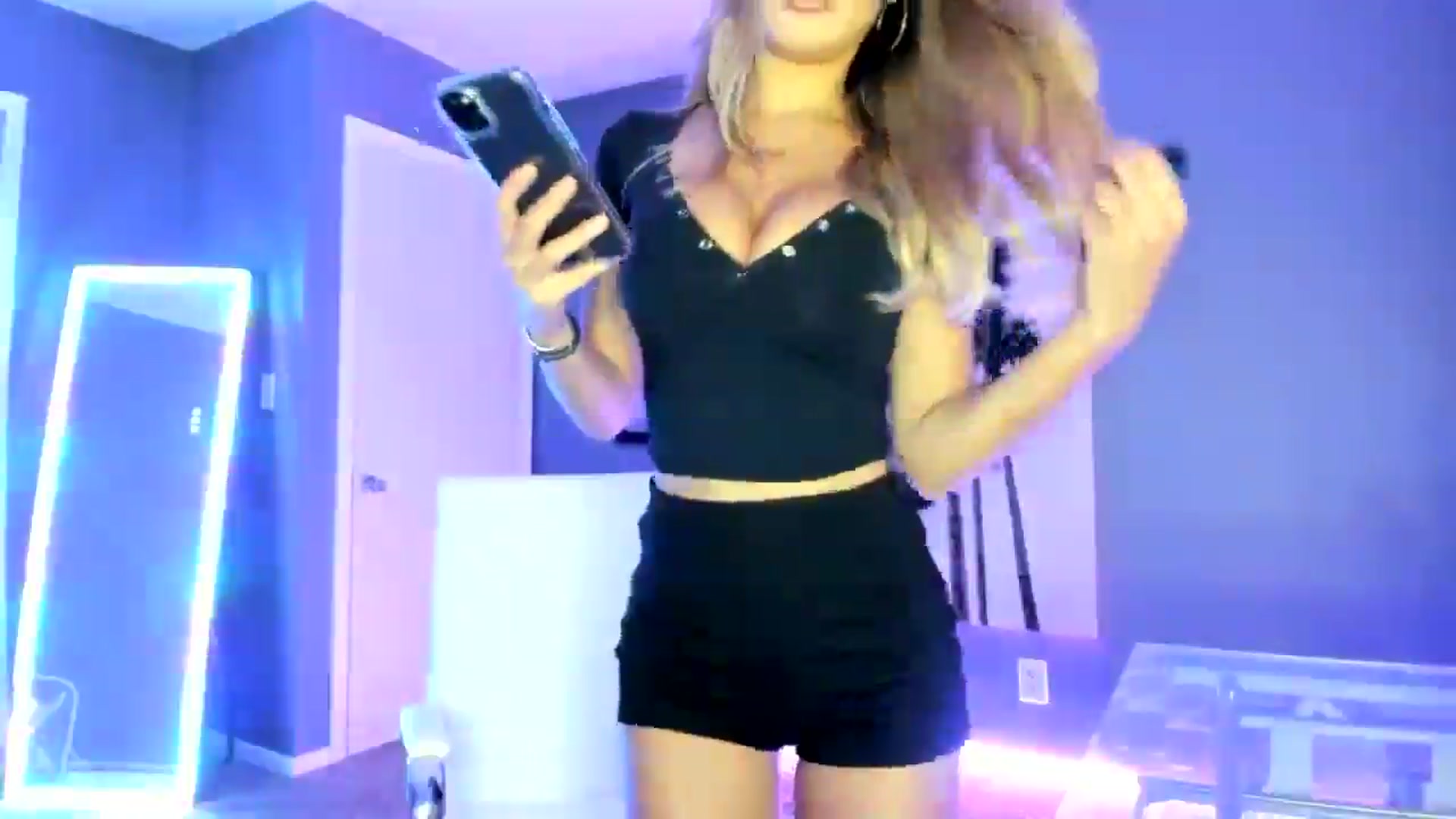 Gallery image thumbnail from Sororitygirl's myfreecams stream on, 08/01/2024, 02:11 image 15 of 20