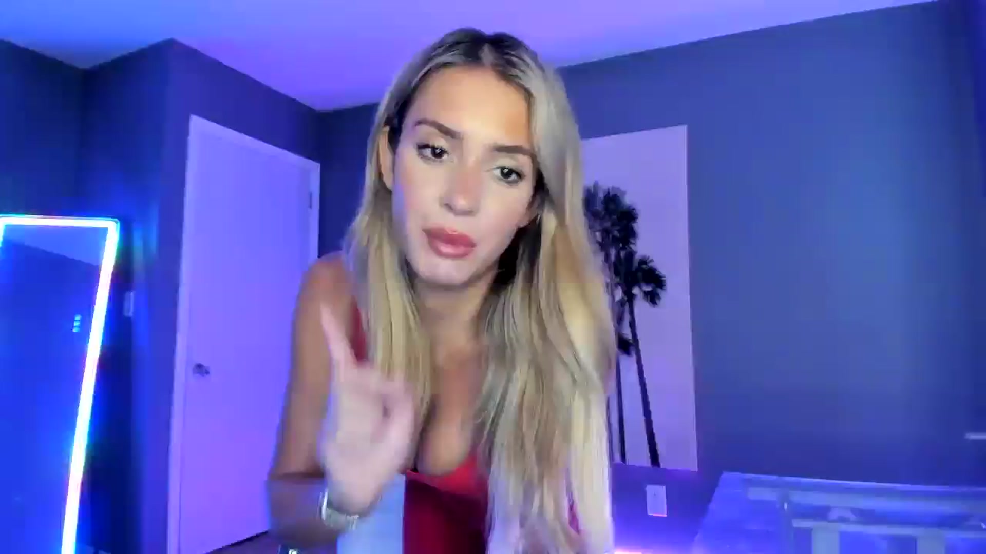 Gallery image thumbnail from Sororitygirl's myfreecams stream on, 08/01/2024, 23:22 image 19 of 20
