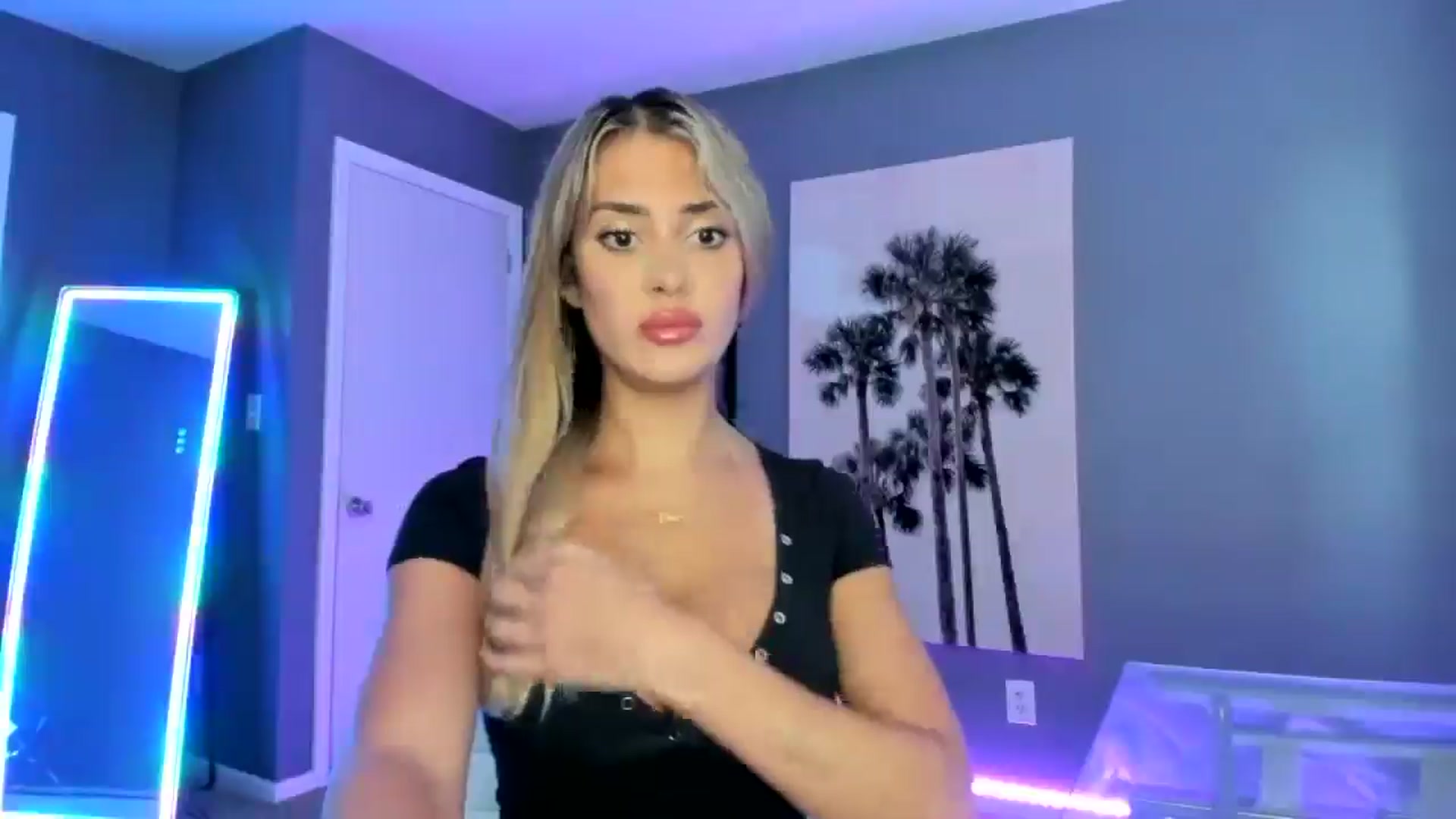 Gallery image thumbnail from Sororitygirl's myfreecams stream on, 08/08/2024, 22:59 image 19 of 20