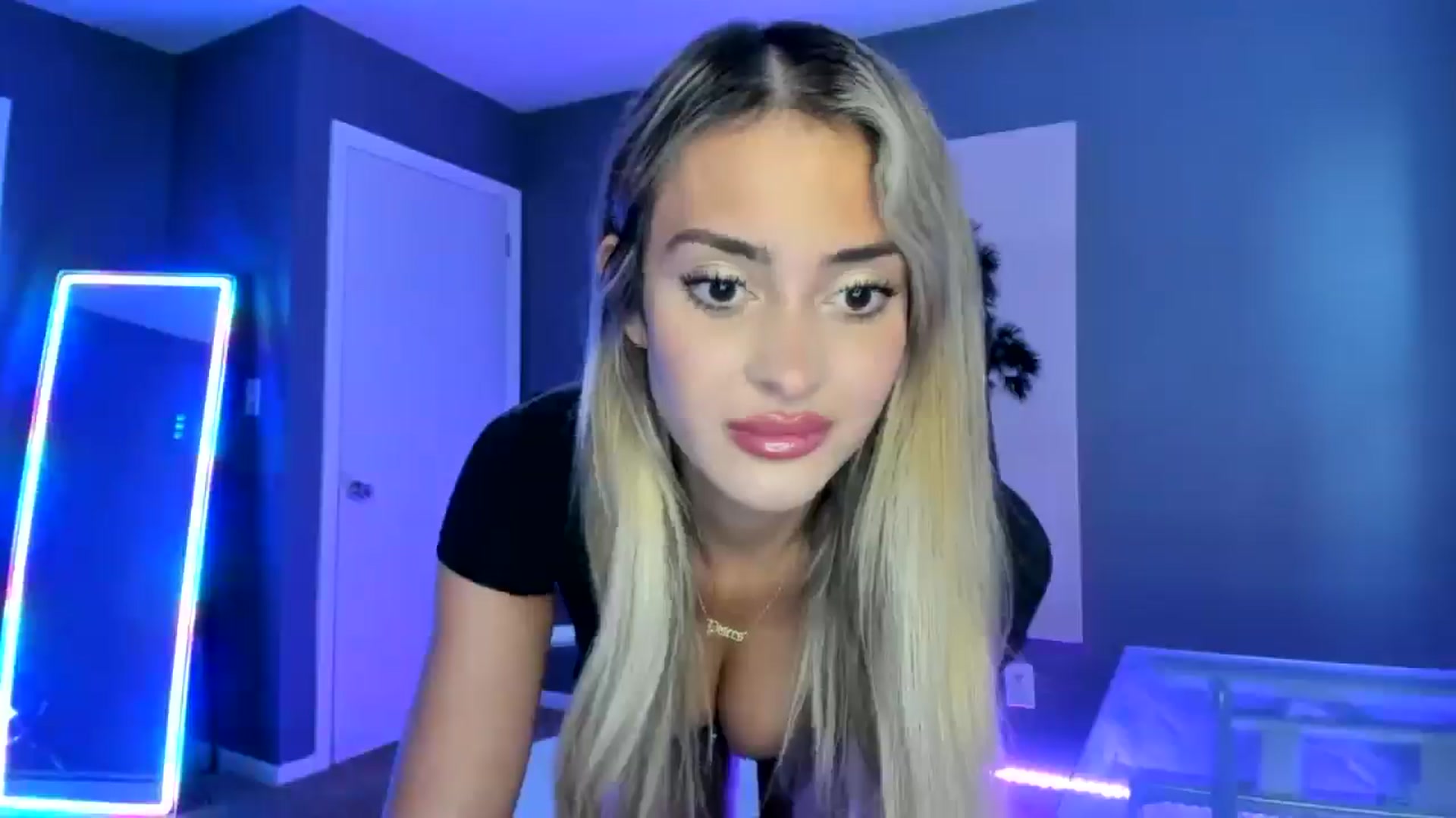 Gallery image thumbnail from Sororitygirl's myfreecams stream on, 08/08/2024, 22:59 image 16 of 20