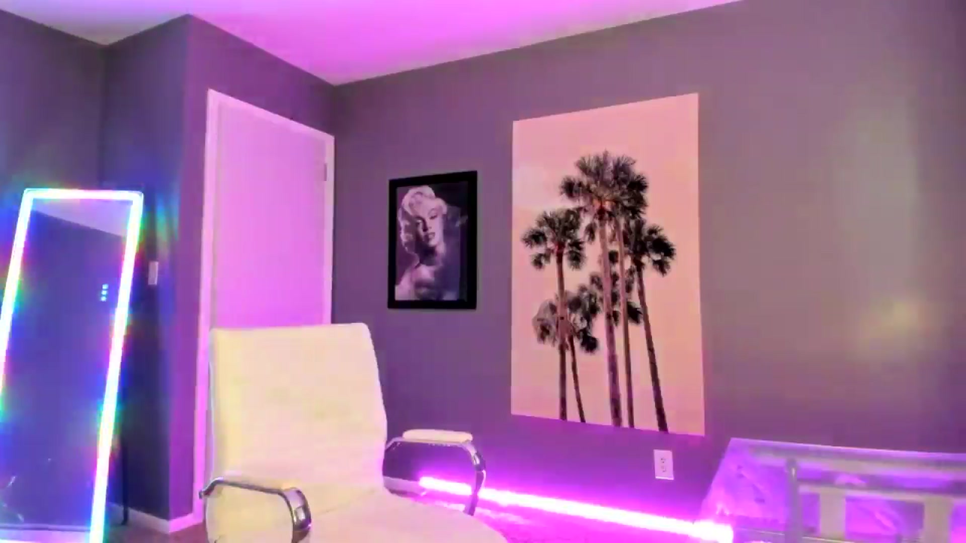 Gallery image thumbnail from Sororitygirl's myfreecams stream on, 08/13/2024, 24:18 image 9 of 20