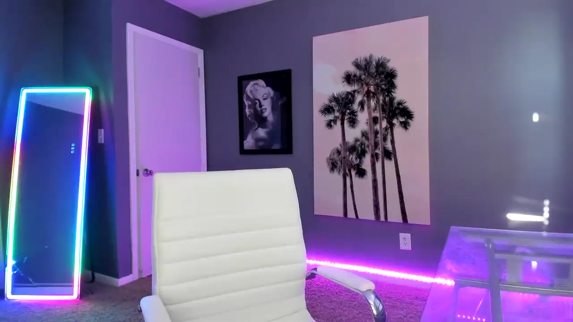 Gallery image thumbnail from Sororitygirl's myfreecams stream on, 08/21/2024, 22:38 image 15 of 20