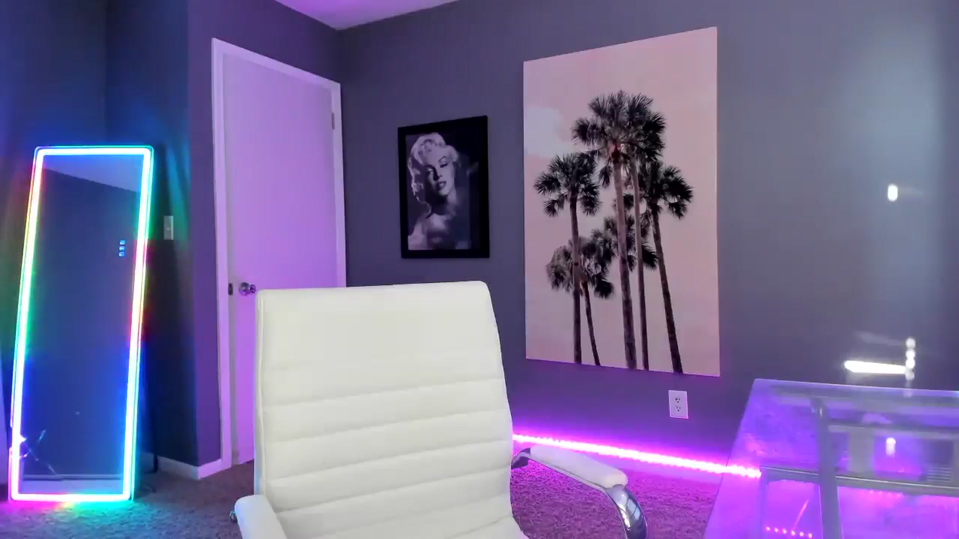 Gallery image thumbnail from Sororitygirl's myfreecams stream on, 08/21/2024, 22:38 image 14 of 20