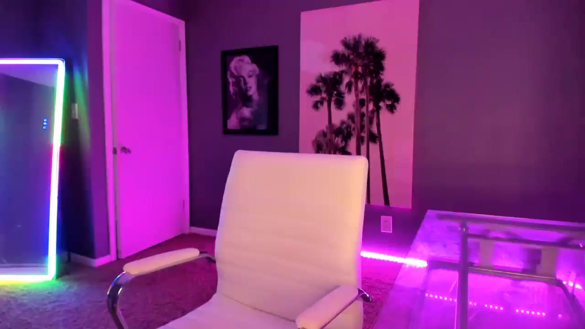Gallery image thumbnail from Sororitygirl's myfreecams stream on, 08/29/2024, 24:05 image 1 of 20