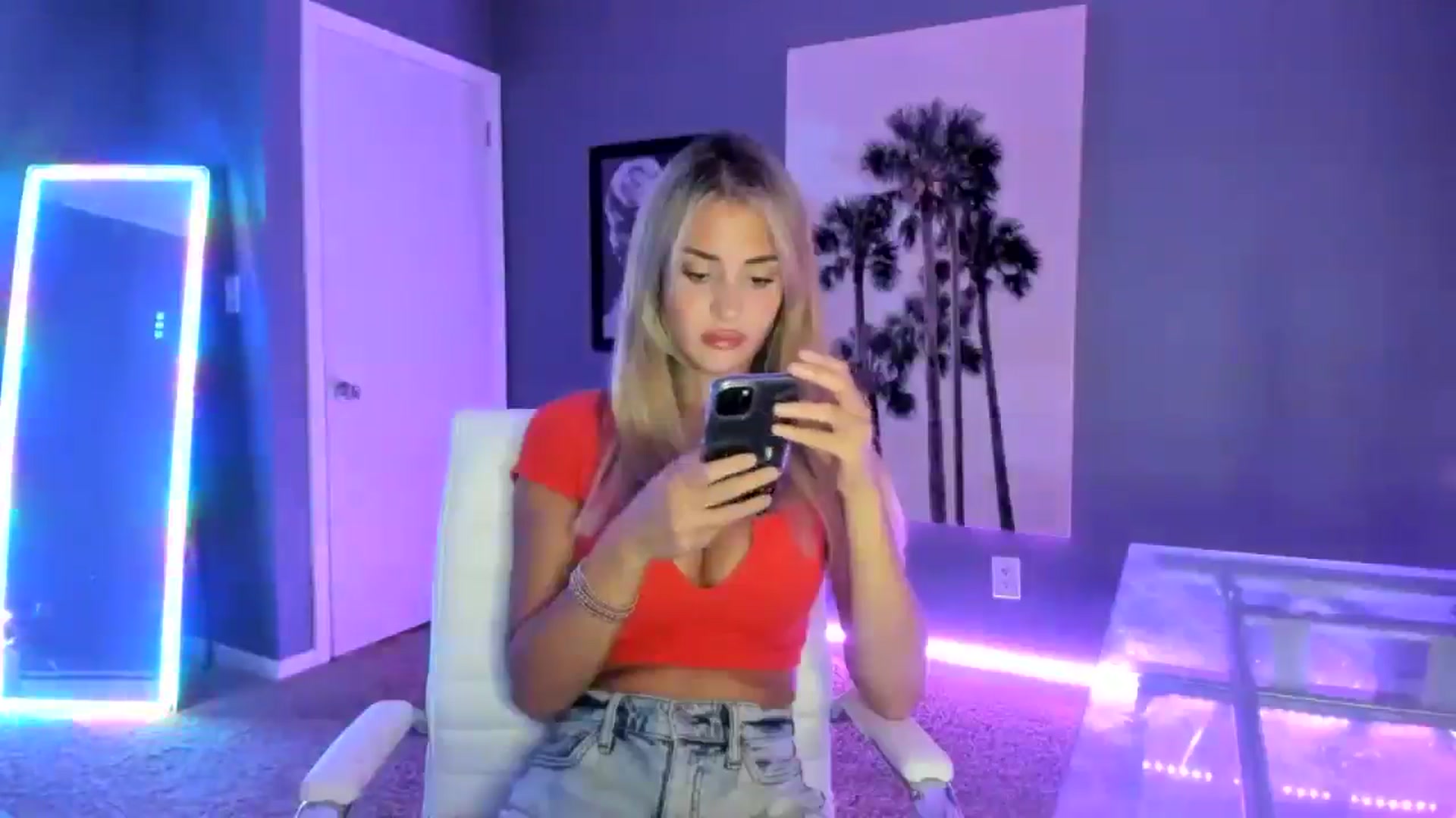 Gallery image thumbnail from Sororitygirl's myfreecams stream on, 09/19/2024, 23:54 image 17 of 20