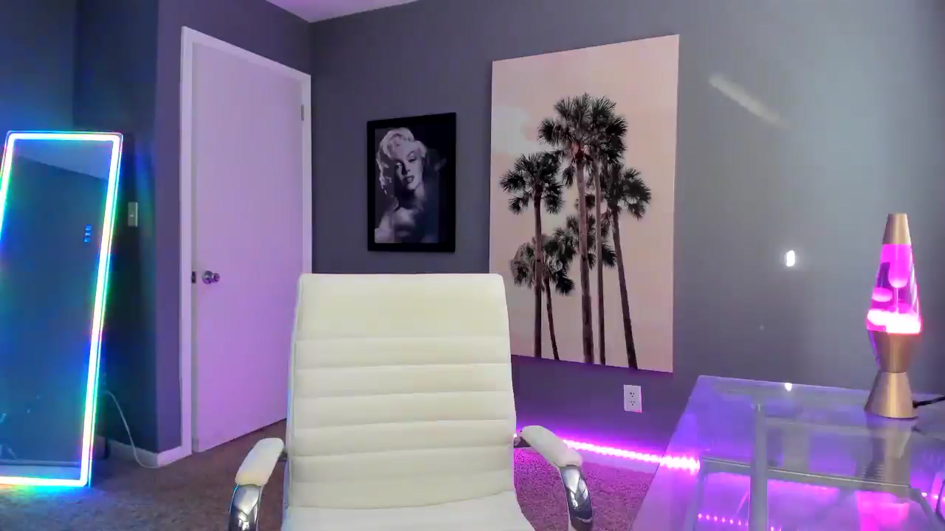 Gallery image thumbnail from Sororitygirl's myfreecams stream on, 10/07/2024, 20:54 image 4 of 20
