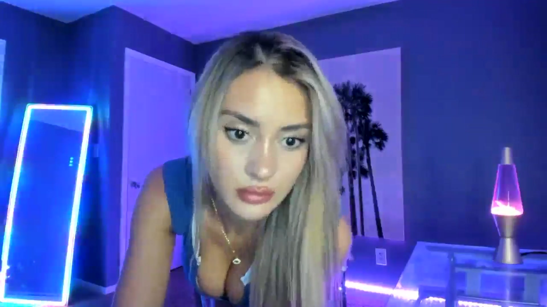 Gallery image thumbnail from Sororitygirl's myfreecams stream on, 11/18/2024, 23:43 image 17 of 20