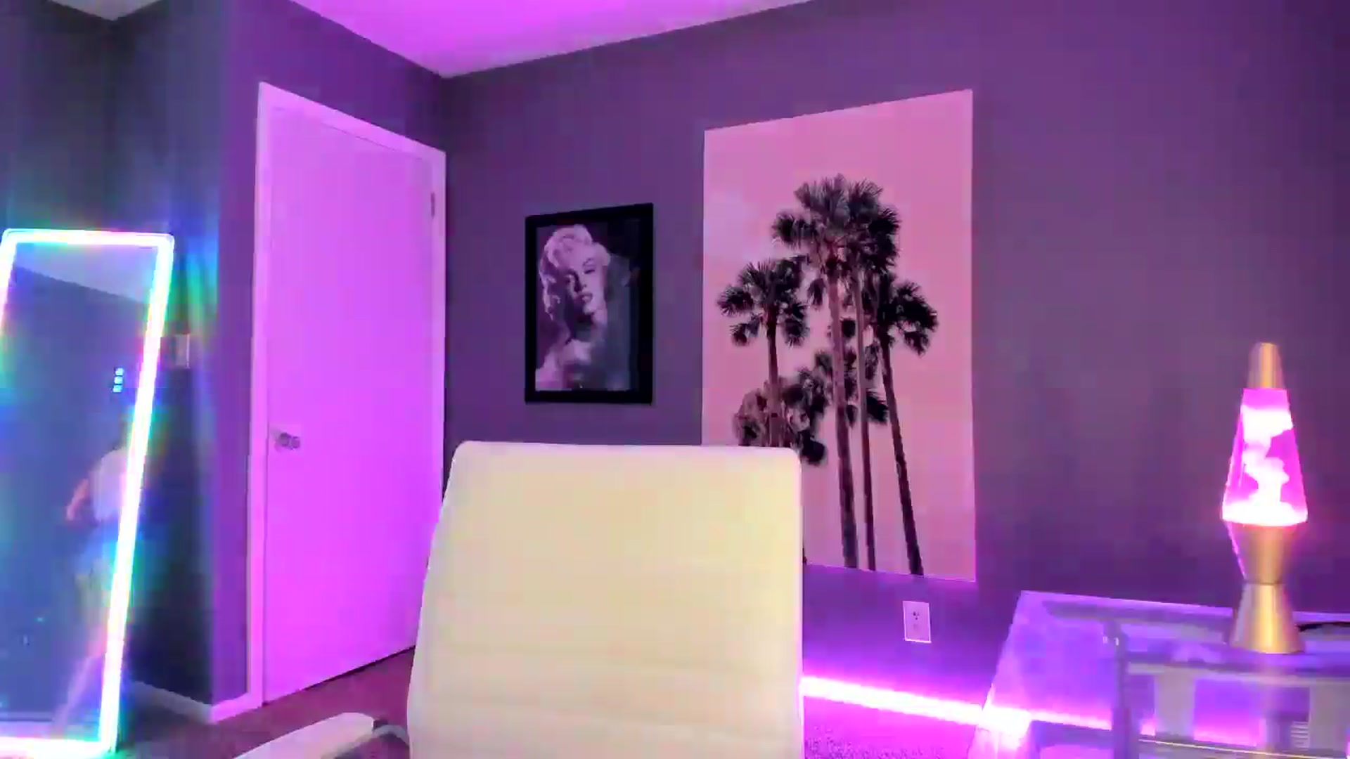 Gallery image thumbnail from Sororitygirl's myfreecams stream on, 11/20/2024, 24:17 image 14 of 20