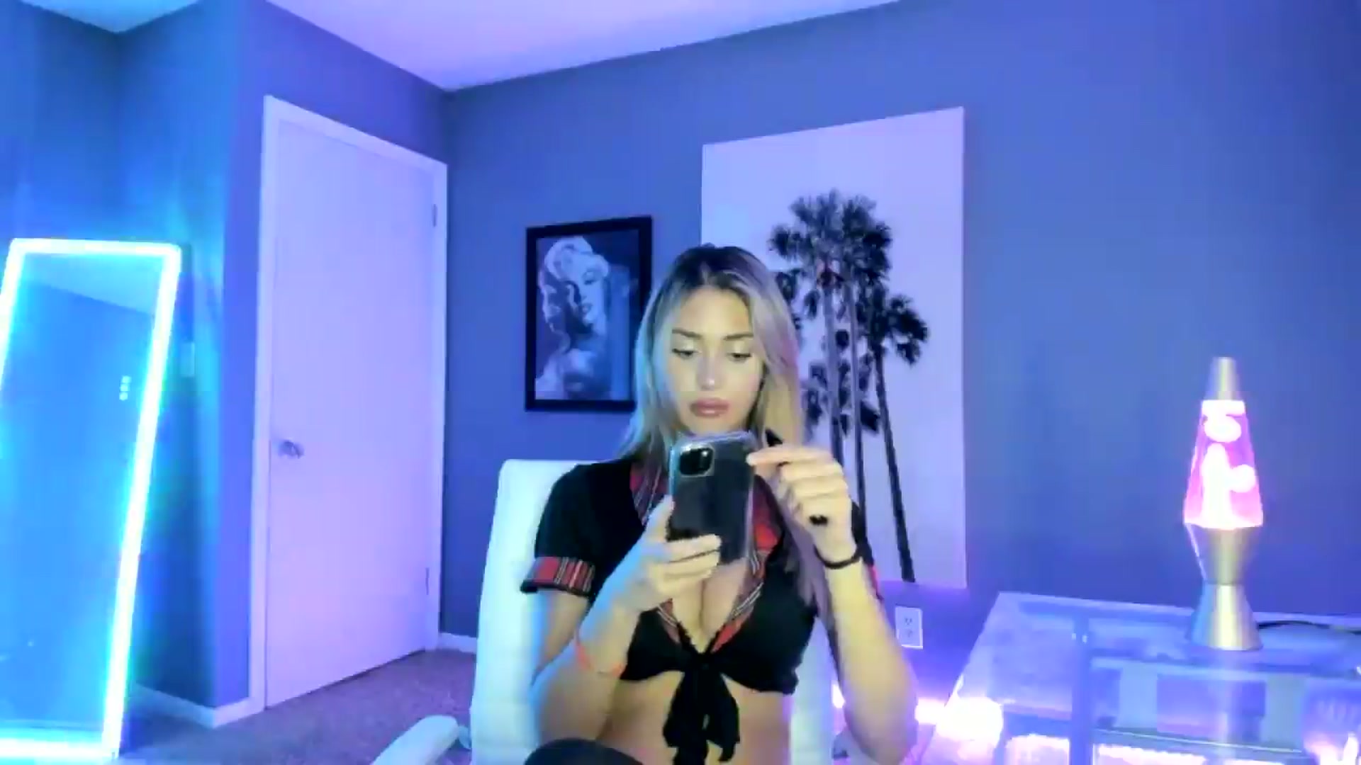 Gallery image thumbnail from Sororitygirl's myfreecams stream on, 11/21/2024, 24:43 image 17 of 20