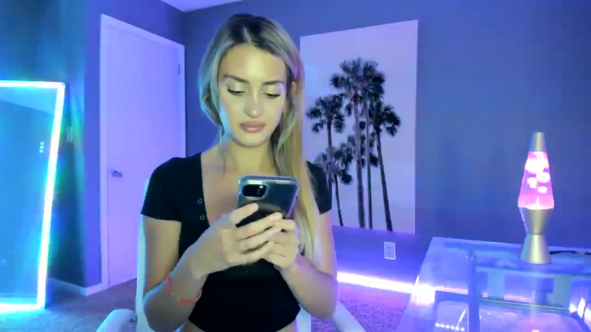 Gallery image thumbnail from Sororitygirl's myfreecams stream on, 11/23/2024, 01:37 image 6 of 20