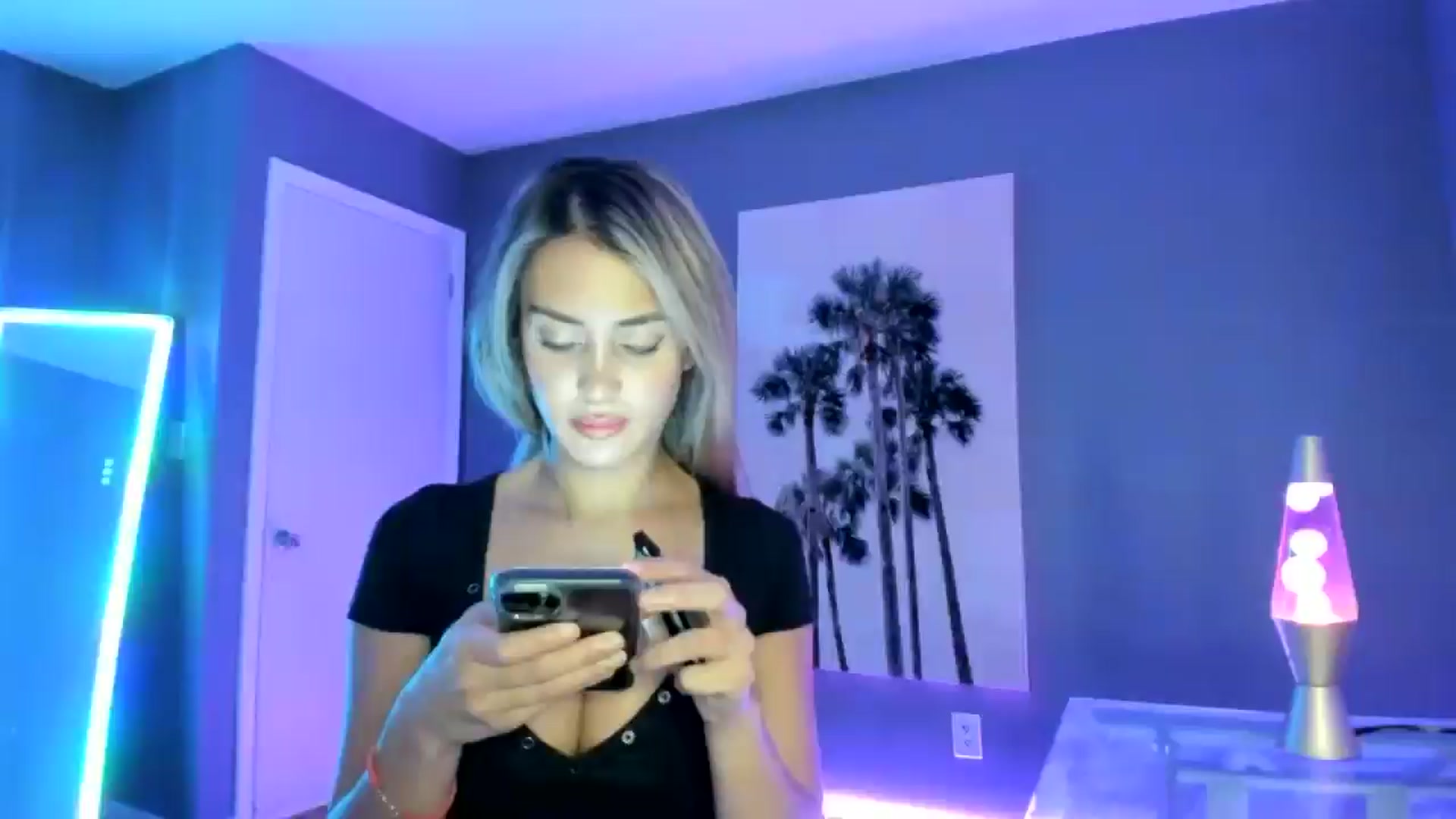 Gallery image thumbnail from Sororitygirl's myfreecams stream on, 11/23/2024, 01:37 image 3 of 20